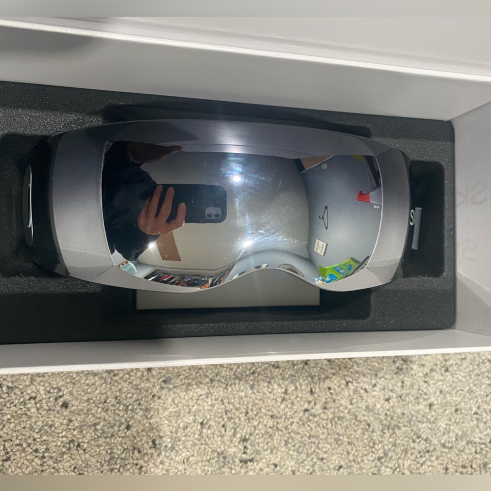 Heated eye massager